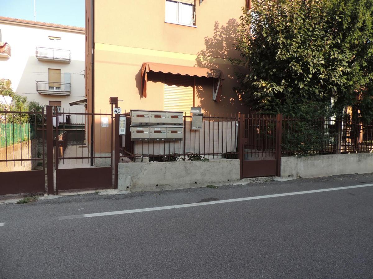 ヴェローナAppa49 Vicino Ospedale Borgo Roma, Fiera E Univrアパートメント エクステリア 写真